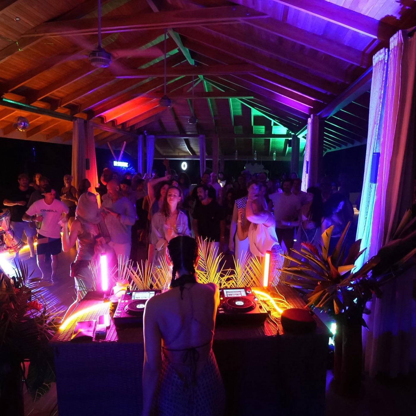 Lea playing to a packed dance floor